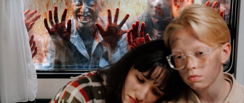 Активисты инициативы «Евромайдан» вывалили две тонны навоза перед виллой российского посла в Варшаве