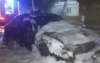 Молодой парень получил сильные ожоги, пытаясь вывести автомобиль из горящего гаража в Ушачах