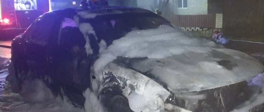Молодой парень получил сильные ожоги, пытаясь вывести автомобиль из горящего гаража в Ушачах