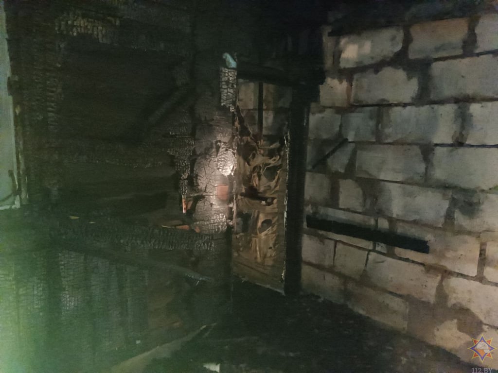В Беларуси из-за уличной гирлянды загорелся дом