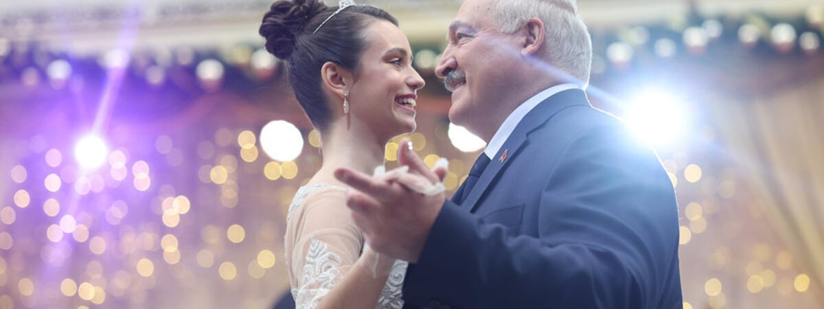 Лукашенко станцевал с новой девушкой. Кто она?