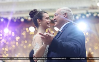 Лукашенко станцевал с новой девушкой. Кто она?