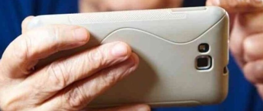 Белоруска переиграла мошенников и отдала им вместо 30 тысяч долларов газеты