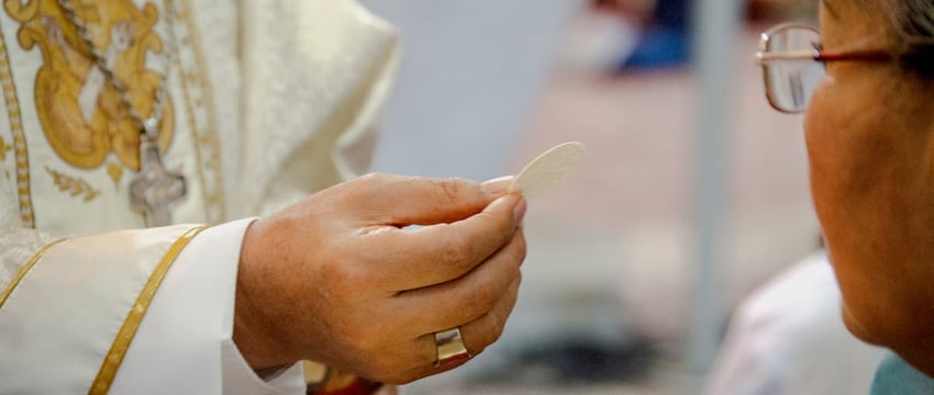 Чего от нас хочет Бог и как распознать его знаки? О пороках, страстях, поисках смысла жизни откровенно говорим со священником из Полоцка