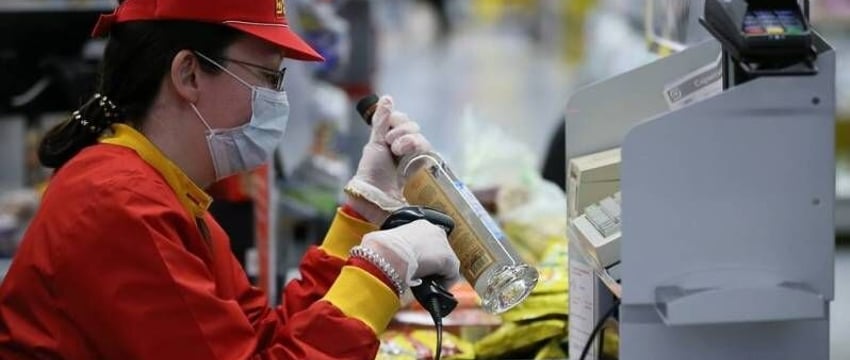 «Добрый» дедушка и отец двоих детей. Кто в Гомеле покупает подросткам спиртное