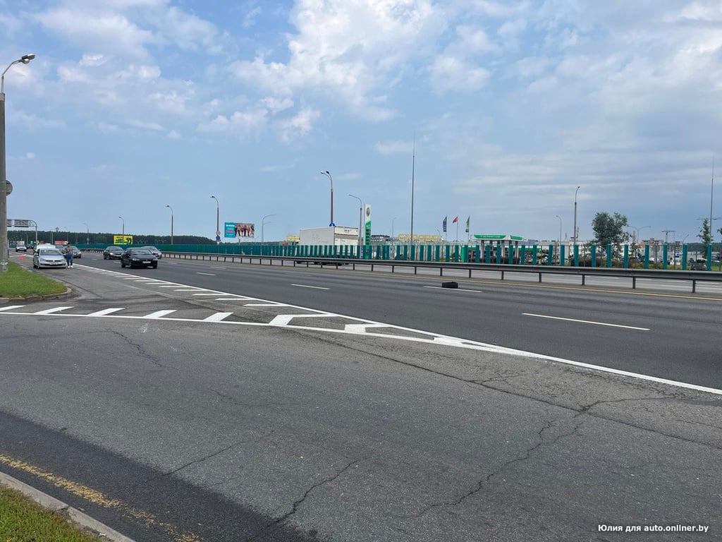 В лобовое прилетела чья-то покрышка: разбила стекло, повредила машину. С кого теперь спрашивать?