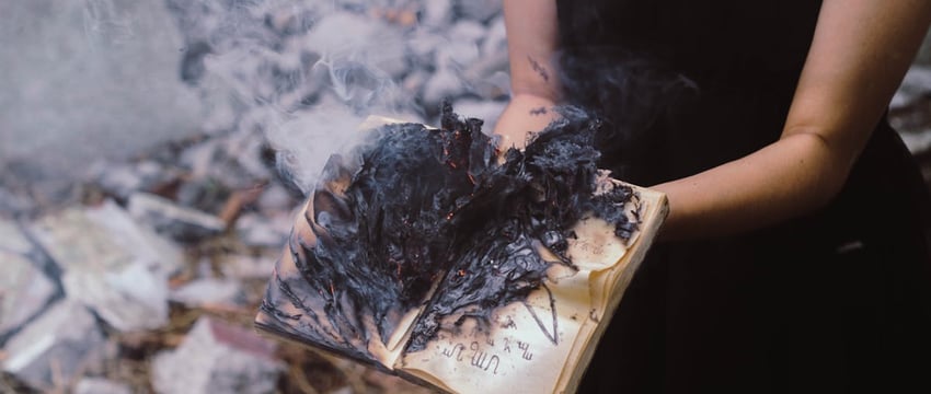 В Круглом горел двухквартирный дом — жителя одной квартиры спасли, его сосед погиб