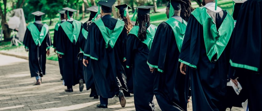 У подростка в школе разболелся живот, но домой его не отпустили — все закончилось операцией и разборками с учебным заведением