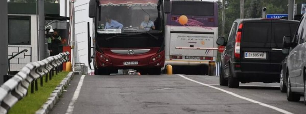 Водители автобусов утверждают, что на границе с Литвой «трясут жестко»
