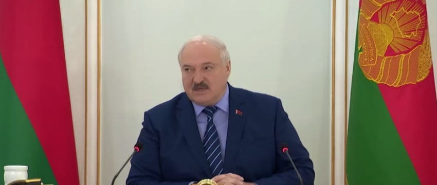 Лукашенко предложил "политзаключенных" привлечь к ликвидации последствий стихии