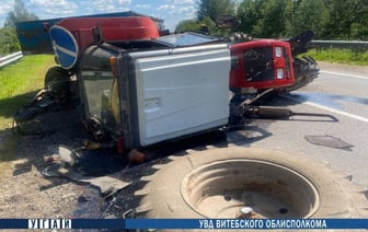 Трактор просто развалился — в Полоцком районе «Беларус» столкнулся с «Renault Logan»