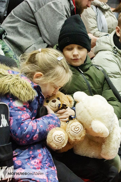 Вчера после хоккейного матча «Могилев» — «Металлург» состоялся большой благотворительный «Мишкопад»