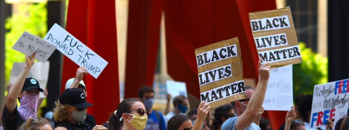 Харрис и Трамп выступили с последними предвыборными речами в "шаткой" Пенсильвании