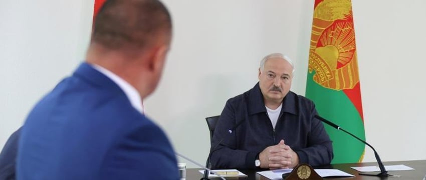 Лукашенко поручил усилить войска на Гомельском и Мозырском направлениях