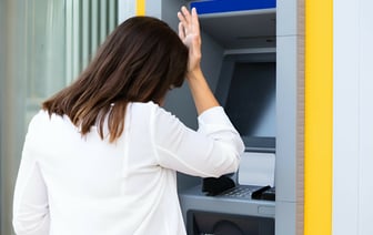 Три крупных белорусских банка предупредили о недоступности некоторых операций. Когда?