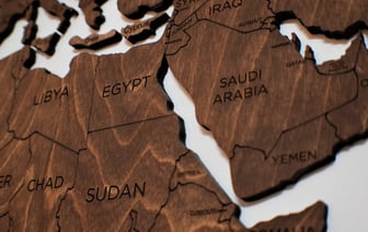 ОПЕК+ продлевает до конца декабря сокращение добычи нефти на 2,2 млн б/с