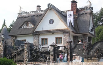 В грибочке поселился Винни Пух — что сейчас происходит в фэнтези-усадьбе Литовка