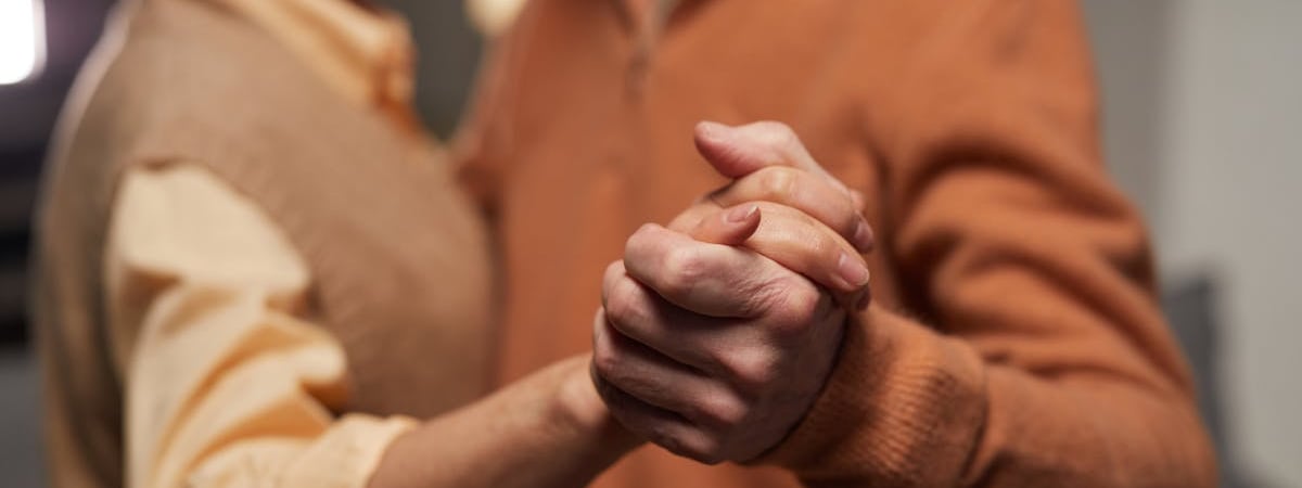 В Молодечно пожилая пара до смерти избила своего зятя; мужчину задержали, женщина сбежала