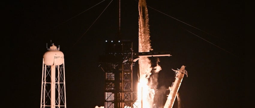 SpaceX запускает гражданский экипаж из 4 человек для первого выхода в открытый космос, финансируемого из частных источников.
