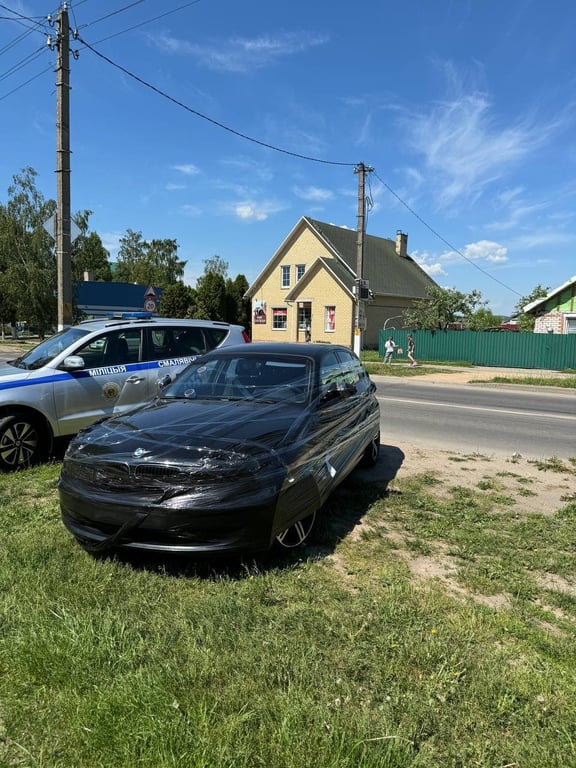 Припарковала авто и спустя 2 часа не узнала свою машину — ее обмотали полиэтиленом. Случай в Беларуси