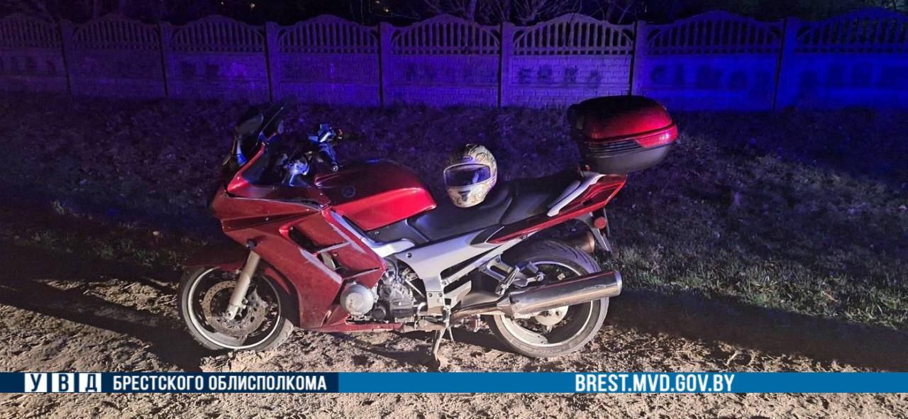 Мотоцикл и автомобиль столкнулись в Пружанском районе. Кто виноват?