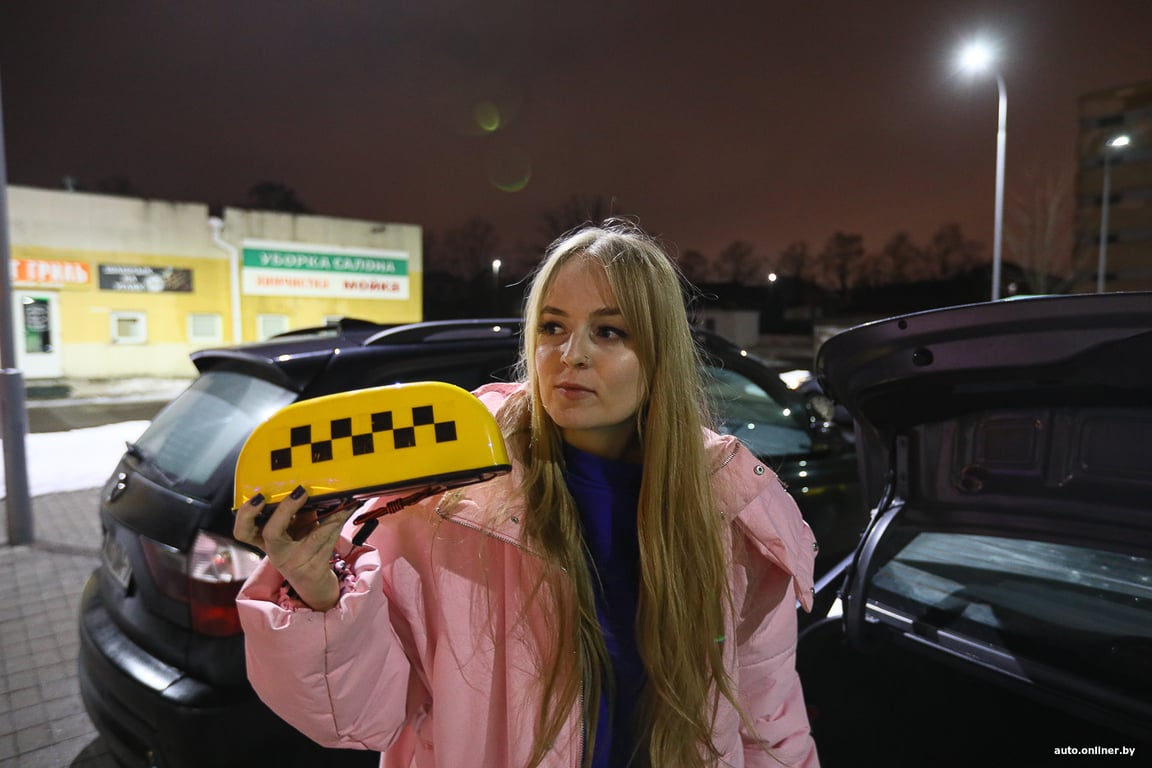 Девушка устроилась на ночь в такси в Минске. Сколько смогла заработать?