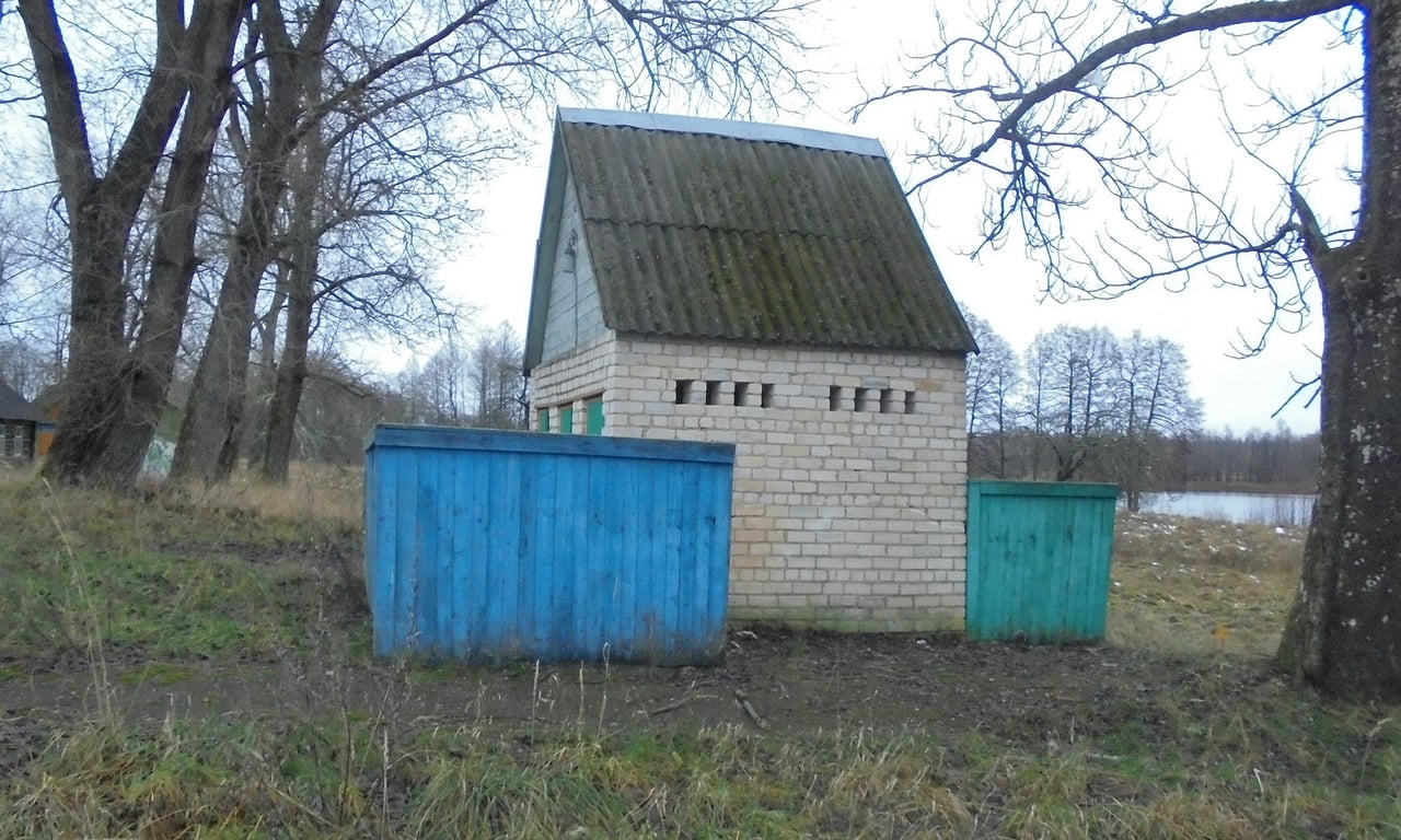 Здание уборной пытаются продать с аукциона в Полоцком районе. Узнали цену