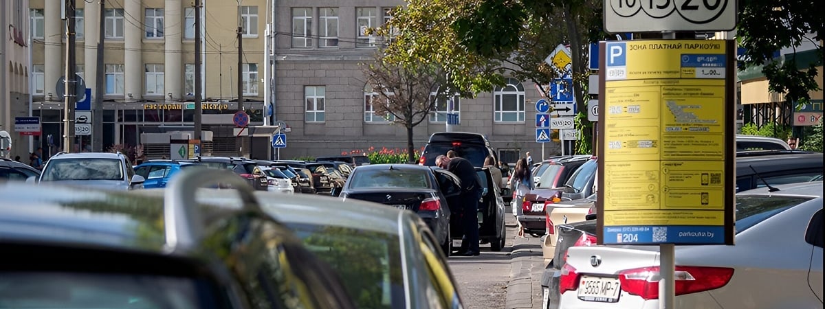 Водители в Минске могут не платить за стоянку на законных основаниях? Чиновники рассказали, в чем нюанс
