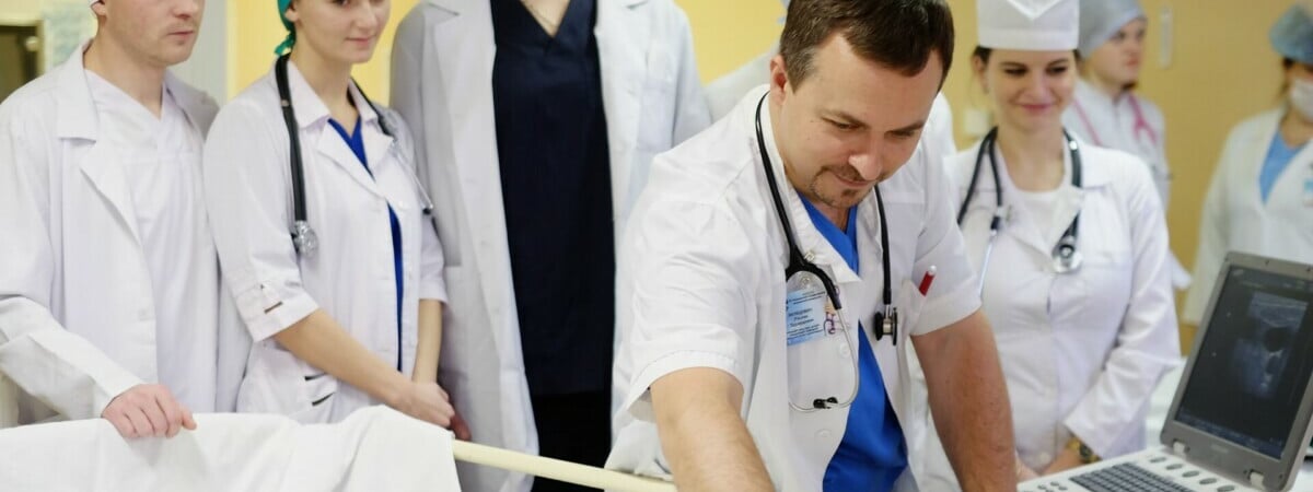 Ходжаев поручил поднять зарплаты белорусским медикам. Где возьмут деньги?