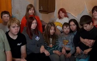 Бежавшая в Беларусь семья с десятью детьми уедет в Смоленскую область