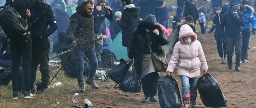 Польша приостановит предоставление убежища мигрантам – Туск