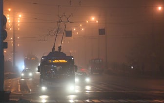 С воскресенья автомобили должны включать фары и днем