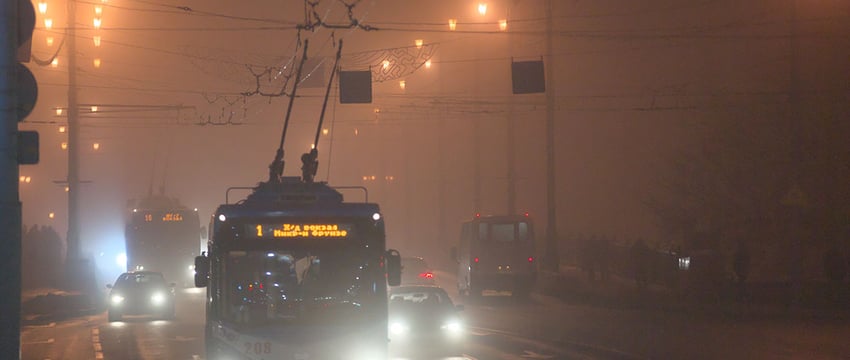 С воскресенья автомобили должны включать фары и днем