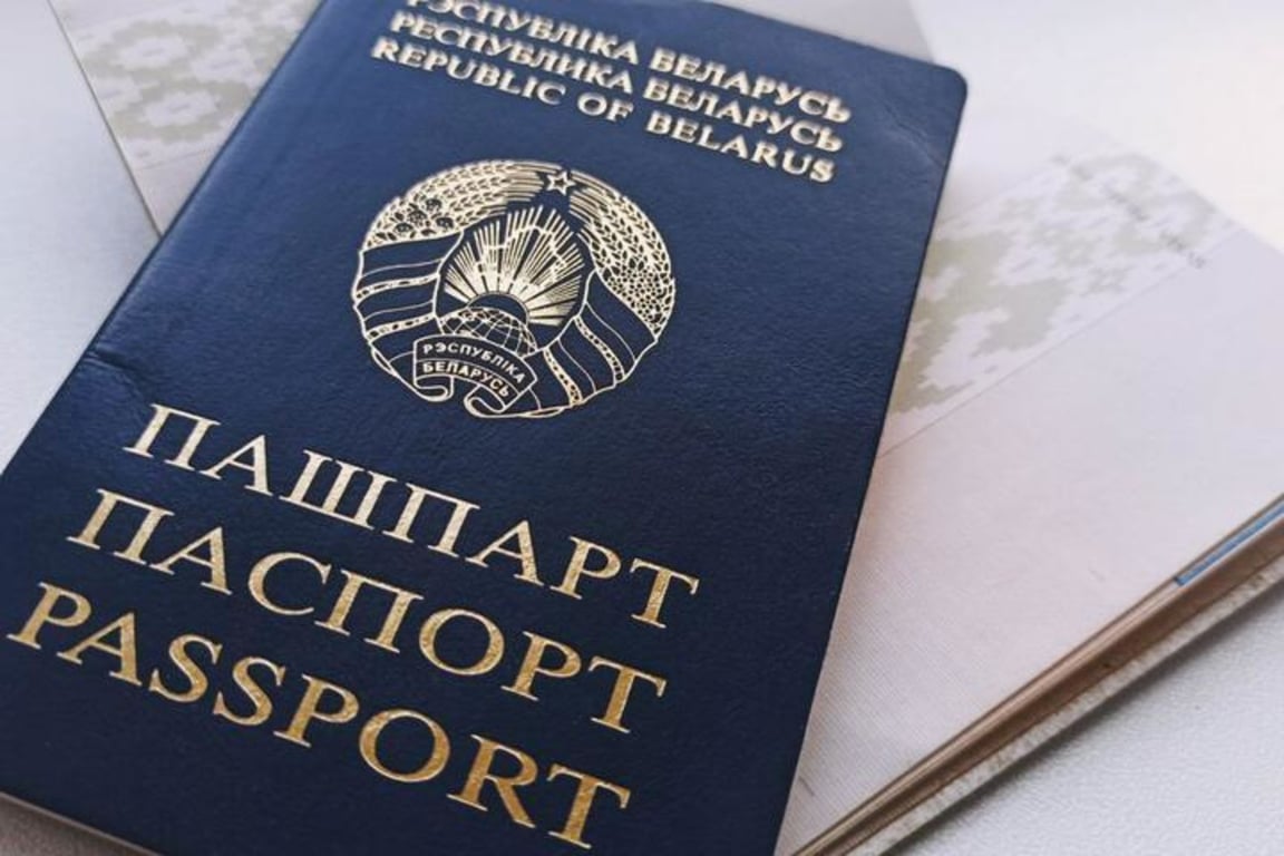 Белорусский паспорт. Фото: "Зеркало"