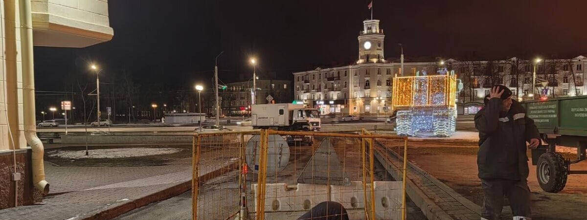 На одной из улиц Минска на проезжей части обвалилась плита перекрытия камеры теплопровода — Фото