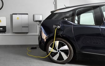 Белорусы рассказали, сколько тратят в месяц на зарядку электромобиля дома. Есть ли выгода в сравнении с бензином? — Видео
