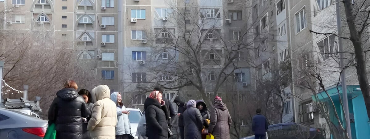 «Люди стоят во дворах» – Что известно о землетрясении в Казахстане? — Фото