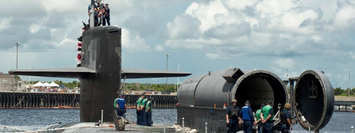 Нанесет удар к 15 августа? США отправил к Израилю подлодку и авианосец в ожидании масштабной атаки Ирана