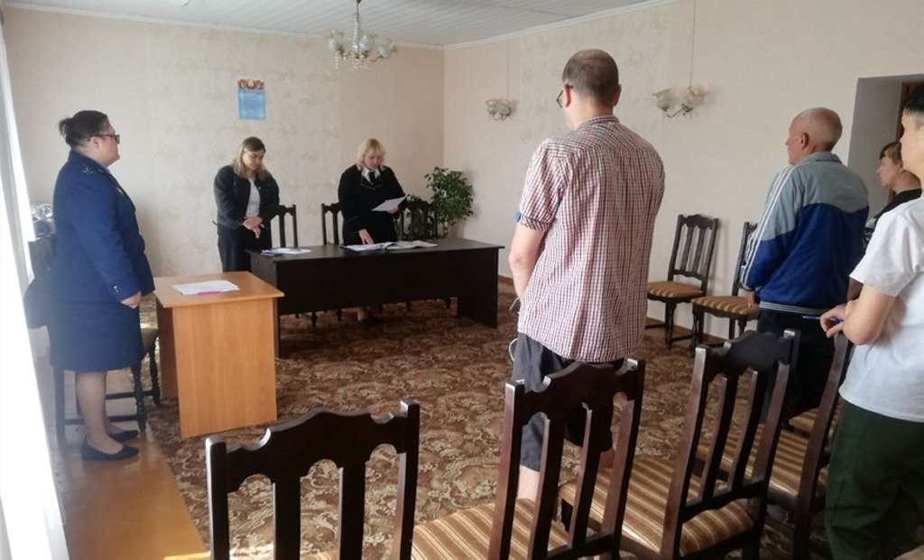 Мужчина поставил семью в тяжелое материальное положение. Его ограничили в дееспособности