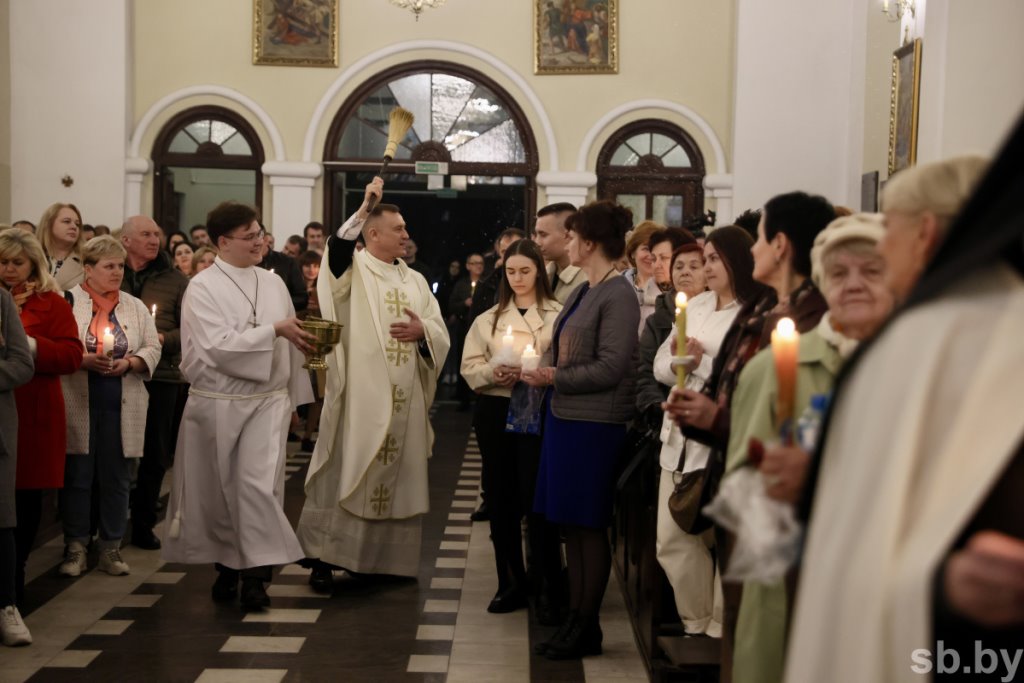 Католики Бреста отметили Пасху Христову