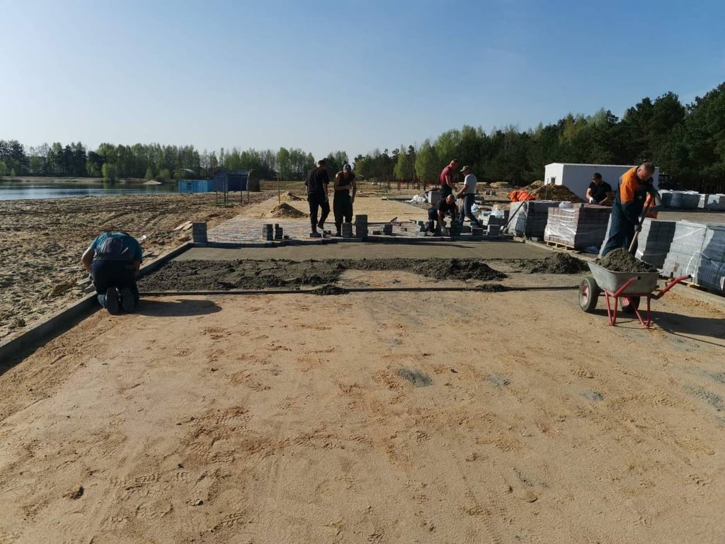 Продолжаются работы в зоне отдыха на Красном дворе в Бресте