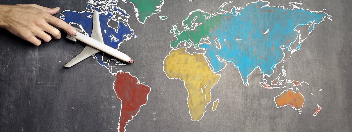 Военные РФ сбросили бомбу на город на территории оккупированной Луганской области