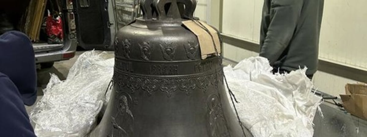 «Вез по просьбе патриархов». На литовско-беларусской границе задержали церковный колокол, возможно, украденный в Украине