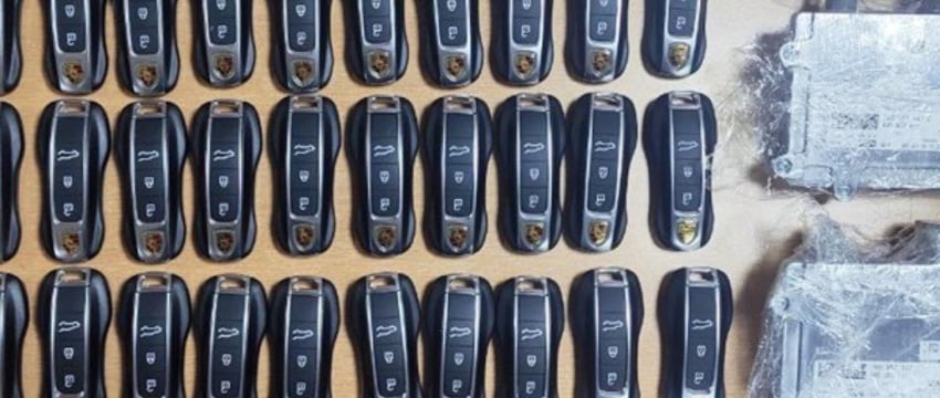 Контрабанда умных ключей: мать и сын пытались провести товары через границу в Бресте
