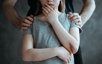 В Минске 23-летний мужчина попросил девятилетнюю девочку пустить его в туалет, а после надругался над ребенком