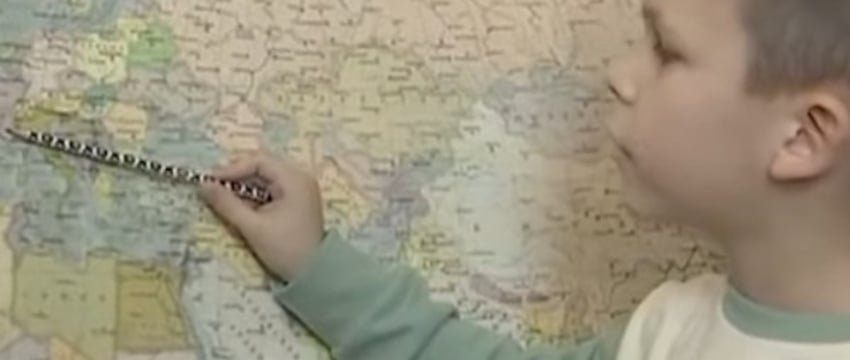 С 3 лет читает книги, а в 7 - знает все страны мира, их столицы и флаги. Как воспитывали вундеркинда из Брестского района