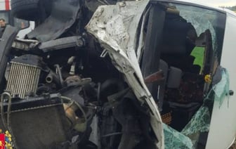 Маршрутка ехала из Бреста в Гродно и столкнулась с трактором. 10 человек в больнице, двое из них — подростки