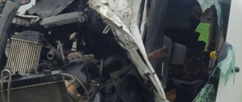 Маршрутка ехала из Бреста в Гродно и столкнулась с трактором. 10 человек в больнице, двое из них — подростки