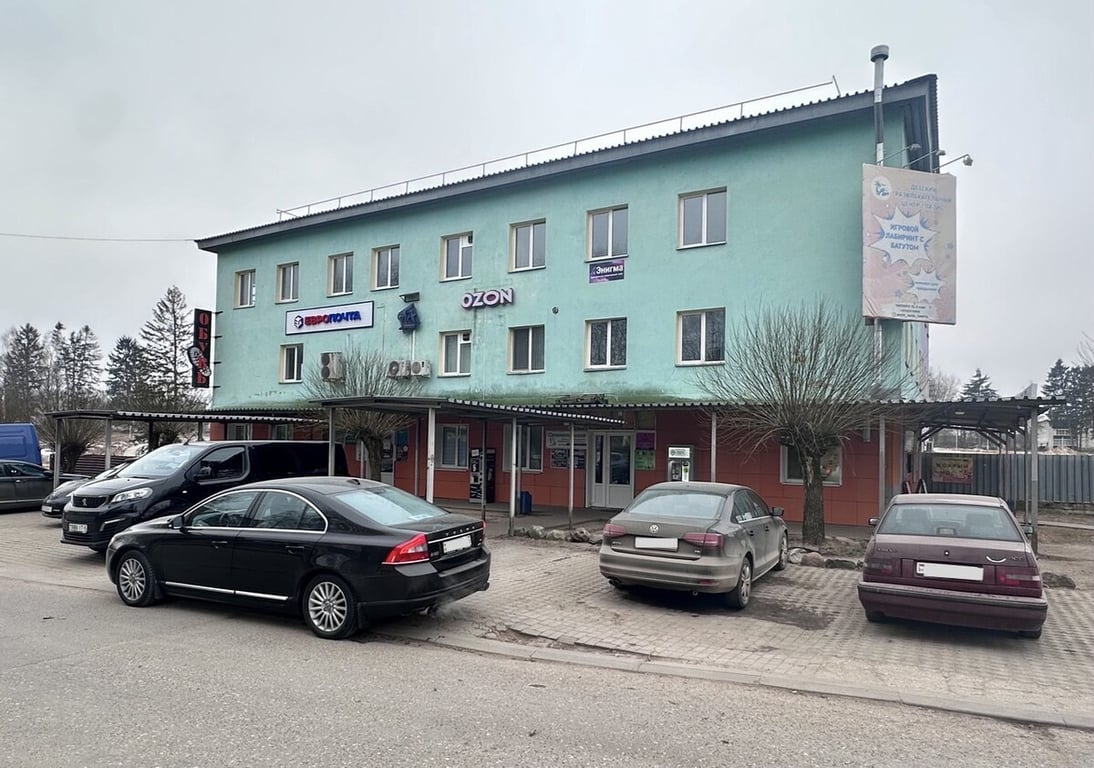 В Беларуси прохожий разлил горячий кофе на лобовое стекло автомобиля. Какое грозит наказание?