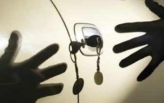 Житель Пружан оставил на ночь автомобиль с незапертой дверью и с ключом под сиденьем. И вот что было дальше